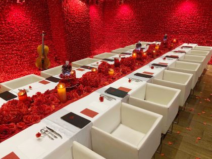 【会期延長!】４万本の薔薇に囲まれた異空間五感で楽しむ没入型エンターテイメント「喰種レストラン」